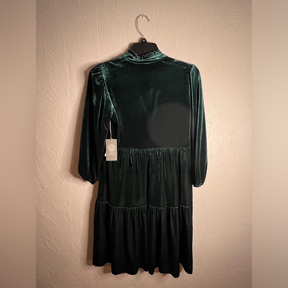 185. Vince Camuto Puff Sleeve Velvet tiered dress size 4 in hunter green - Picture 4 of 6
